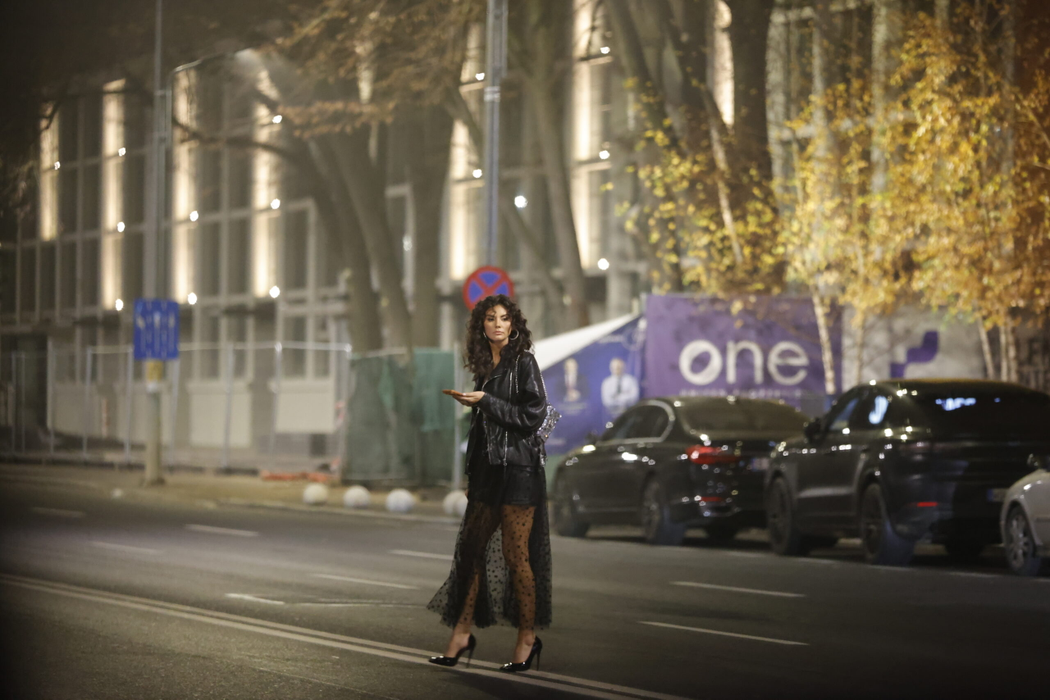 Adorată de toți, cucerită de nimeni! Ramona Olaru a fugit precum Cenușăreasa de la party