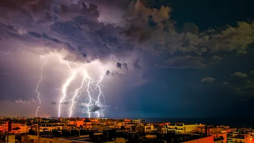 Prognoza meteo 13 iunie: Furtuni violente și vijelii în toată țara