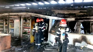 Incendiu la târgul Vitan din Capitală. Două persoane au fost rănite