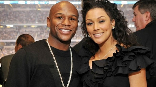 Floyd Mayweather a fost dat in judecata de fosta logodnica care il acuza ca a batut-o si a amenintat-o cu pistolul! Marturii SOC