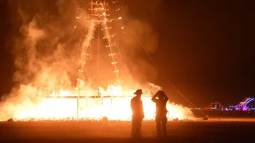 Crimă la Burning Man! Un bărbat a fost găsit fără viață, în ultima zi de festival