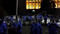 De ce a fost reţinut un bărbat la protestele din Capitală. Oamenii legii au rămas mască atunci când au descoperit ce avea la el