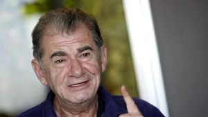 Retras din lumina reflectoarelor, Florin Zamfirescu trăiește cu totul altă viață la 74 de ani: „Grădina mea hrănește 5 familii”