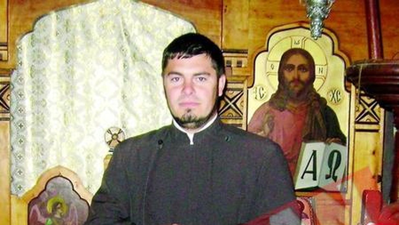 Preot acuzat ca a furat clopotul si cristelnita