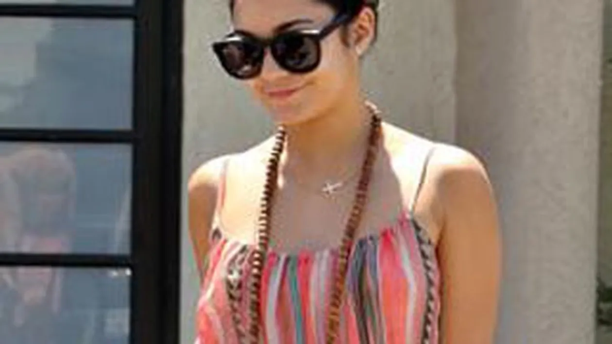 Pe aripile vantului! O vedeta Disney a ramas cu rochia ridicata si funduletul la vedere - vezi despre cine este vorba!