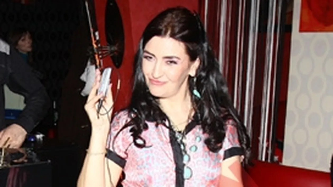 Rona Hartner iubeste un barbat mai tanar cu opt ani decat ea