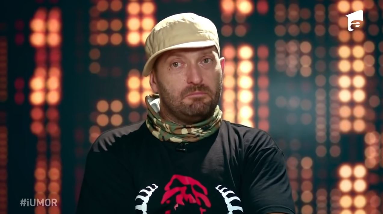 Râzi cu lacrimi! Ce a pățit Cheloo într-un “bordel” din București: “Tipa a început să mă ungă” | VIDEO