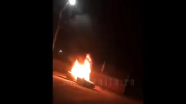 Și-a incendiat mașina și a transmis live pe Facebook. Gestul teribilist al unui tânăr din Brăila