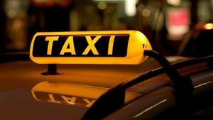 Un șofer de taxi din Iaşi a fost bătut cu bestialitate de trei clienți. Motivul este halucinant