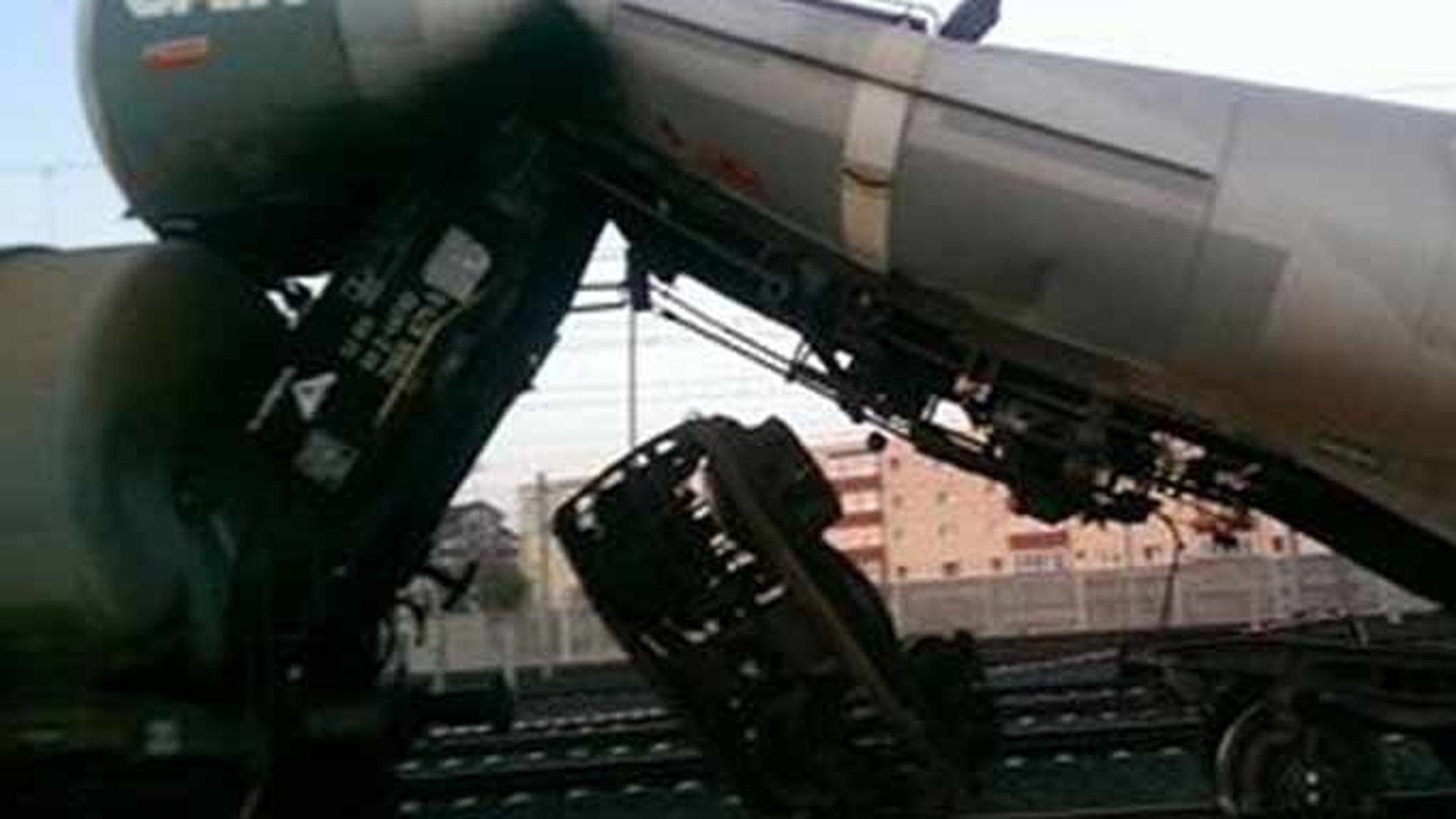 Accident feroviar în Arad! Un vagon cisternă a fost lovit de o locomotivă