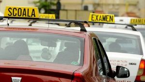 Ireal! O tânără din Făgăraş a ratat examenul auto din cauză că nu a acordat prioritate unui porumbel. “Așa ceva nu am mai auzit”