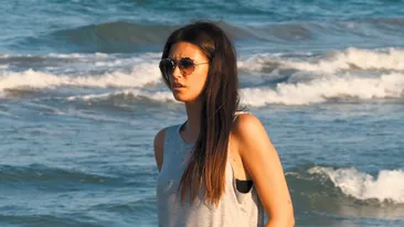 Primele poze cu Antonia la mare, de cand a ramas insarcinata! Cum arata iubita lui Velea si viitoarea mamica in valurile marii!