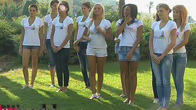 Nicio eliminata la "Next Top Model"! Bote a pastrat toate fetele!