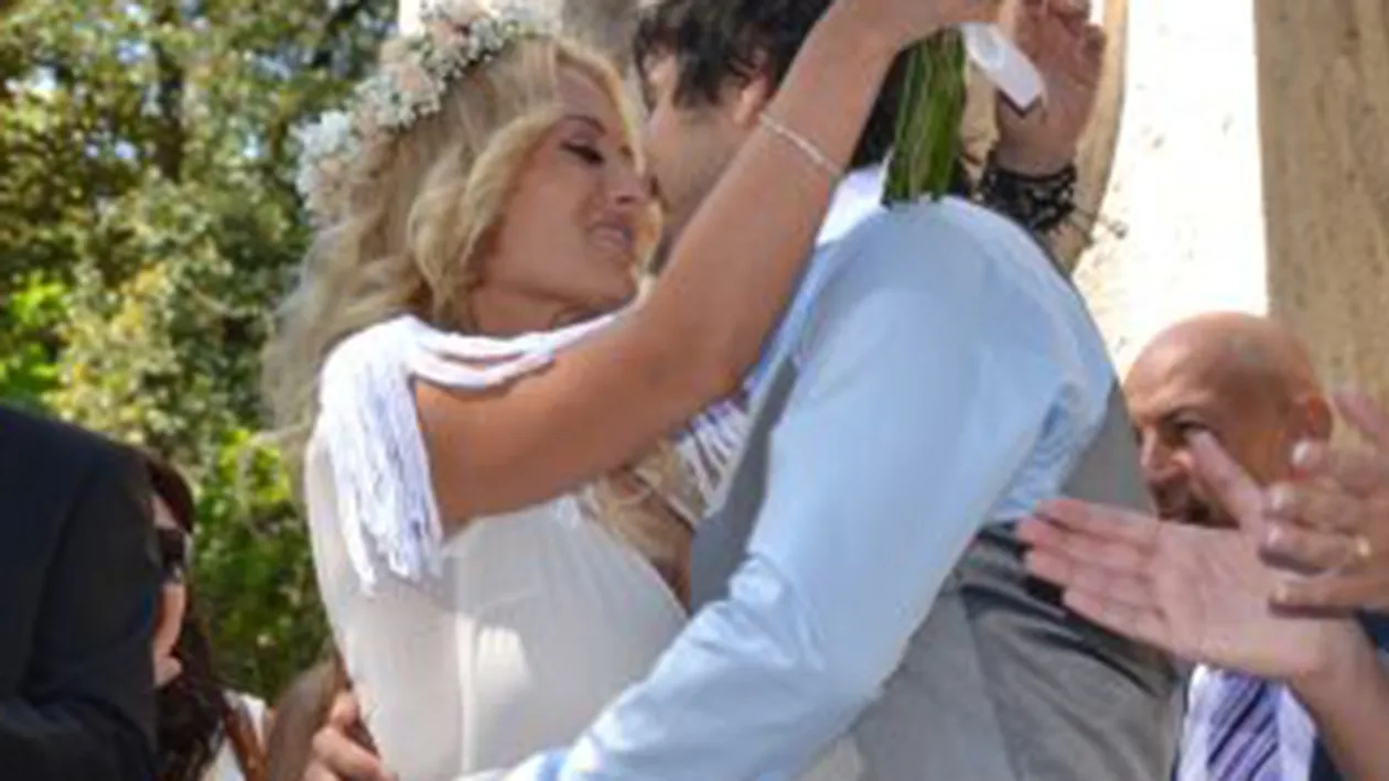 Sotului ei nu o sa-i placa ASTA! Delia Matache, in bratele altui barbat. I-a spus Te iubesc!