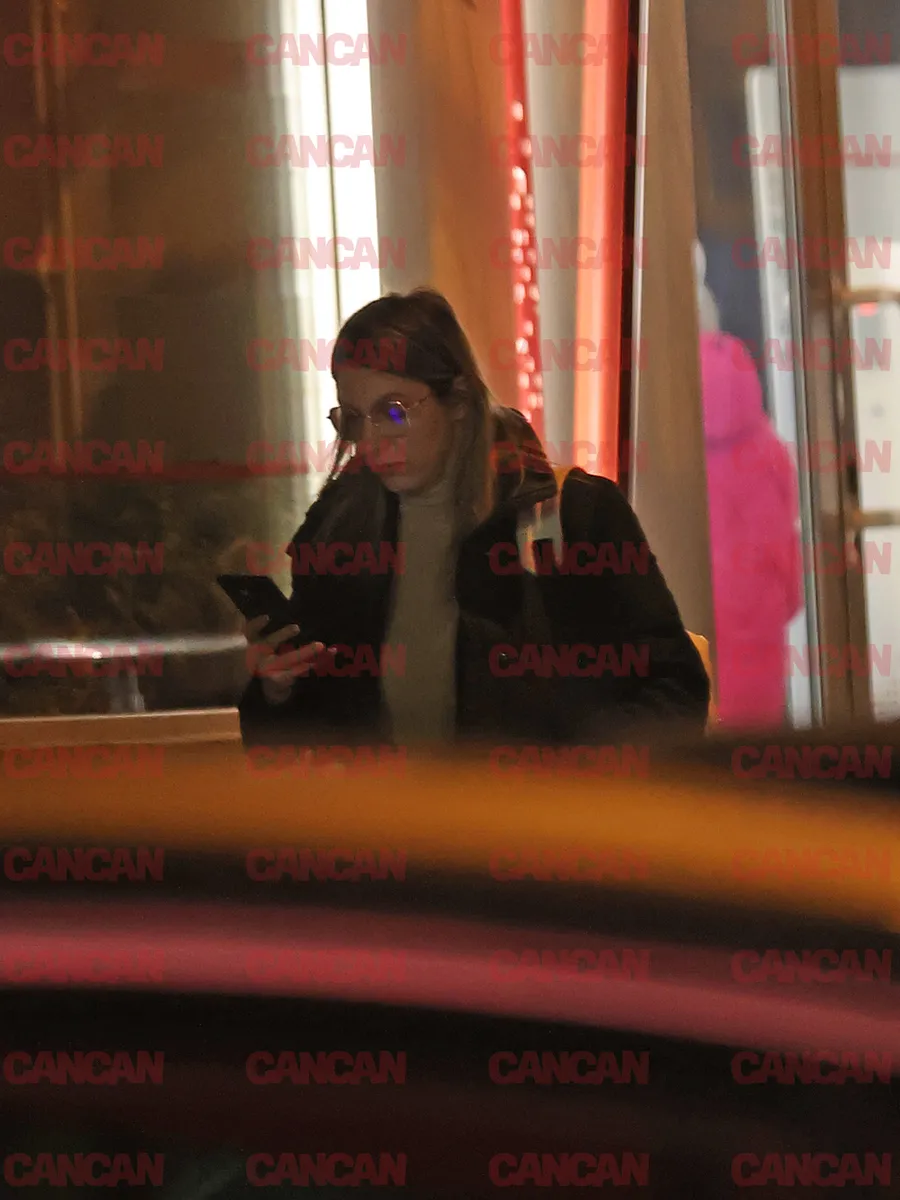 Nu vede ce-i în jur, n-aude! Nici măcar problemele serioase din jur nu o disturbă