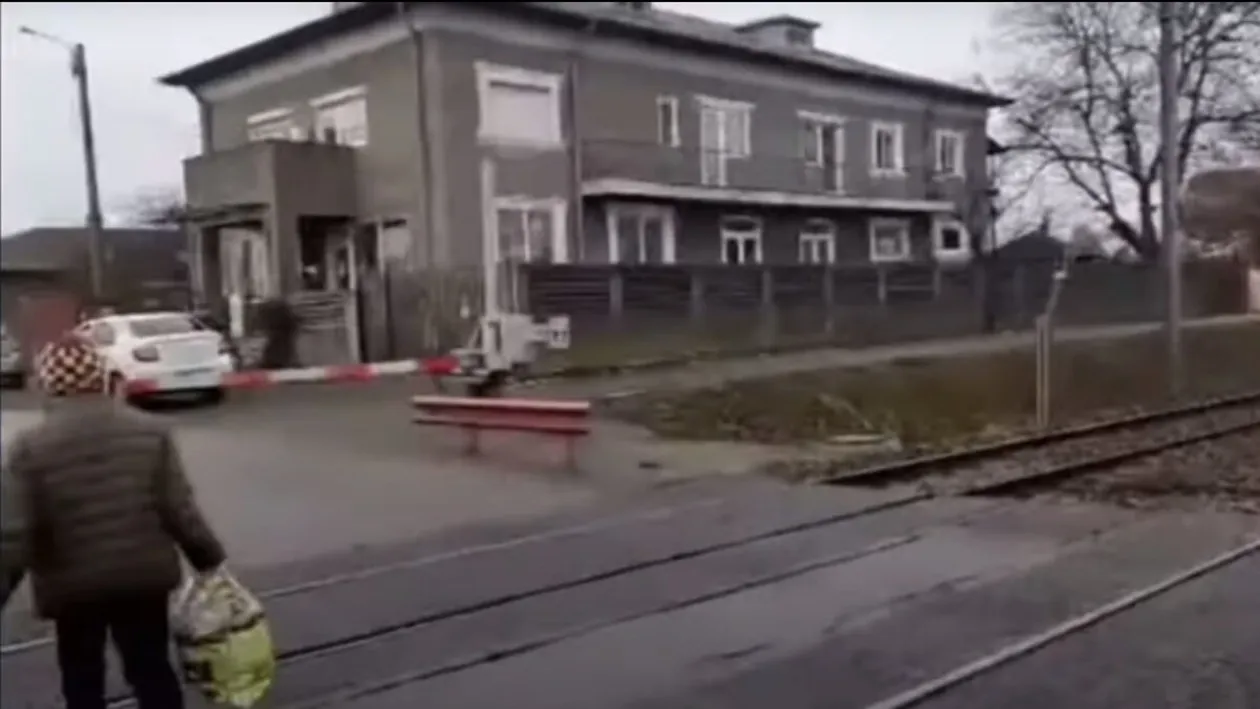 Accident mortal în județul Ilfov. O femeie a fost lovită din plin de tren, chiar pe șina de cale ferată. IMAGINI ȘOCANTE