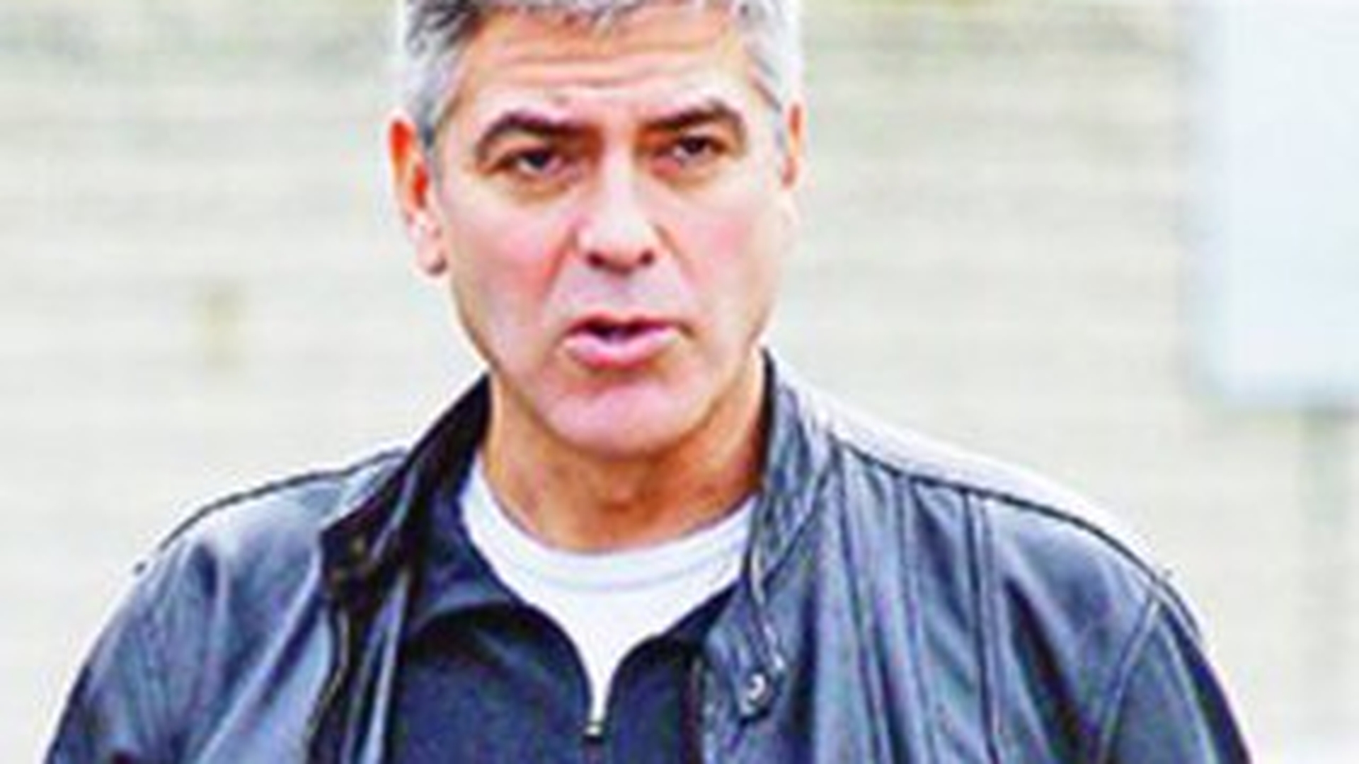 Clooney, chemat in instanta de Berlusconi