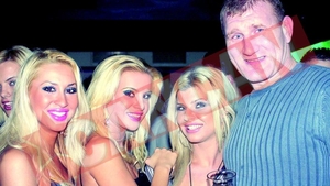 Tolea Ciumac s-a dat la toate femeile din discoteca!