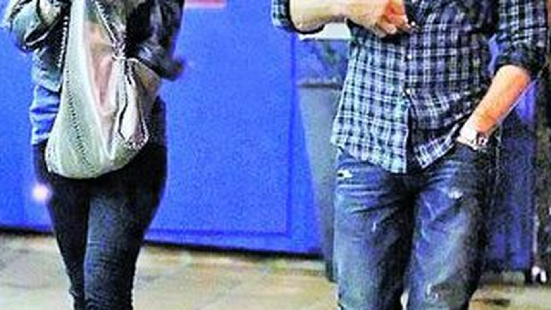 Lili Sandu, fotografiata de paparazzii americani impreuna cu fostul iubit al lui Halle Berry, recunoaste relatia!