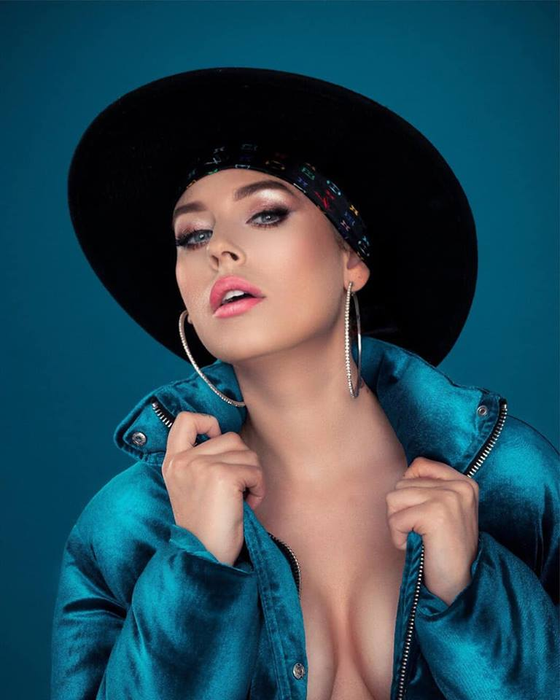 Connect-R o să turbeze! Fotografii cu Misha dezbrăcată, făcute publice astăzi