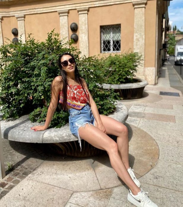 Emilia face furori pe Instagram