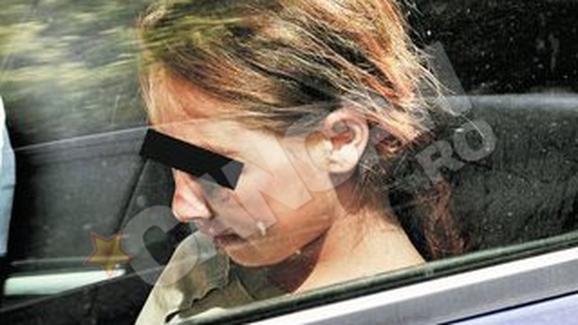Fata tinuta in lanturi face dezvaluiri socante! Dezvirginata cu degetul de mama ei
