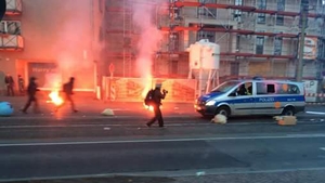 Imagini primite de la cititorii CANCAN.ro! Proteste violente in Frankfurt, anarhistii s-au luat la bataie cu politia