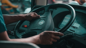 Ce salariu are un șofer STB în 2025 fără vechime, spre deosebire de unul cu experiență în transportul public. Suma e frumușică!