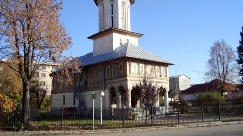 Dosar penal la o biserică din Târgu-Jiu după ce o centrală termică a fost montată peste o pictură veche de 200 de ani