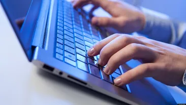 Un tânăr din Iași înșelat de iubită, condamnat la 11 luni de închisoare, după ce a intrat pe facebook-ul ei și a văzut pozele intime trimise altui bărbat!