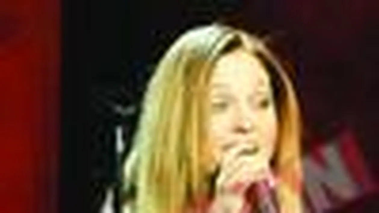 Sotul Mihaelei de la Class a castigat 100.000 euro de pe urma Angelinei Jolie