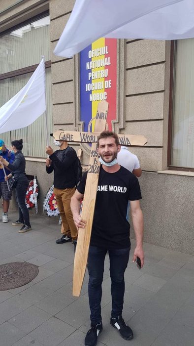 Pietro Scepchin a pus ochii pe restaurantul lui Florin Călinescu