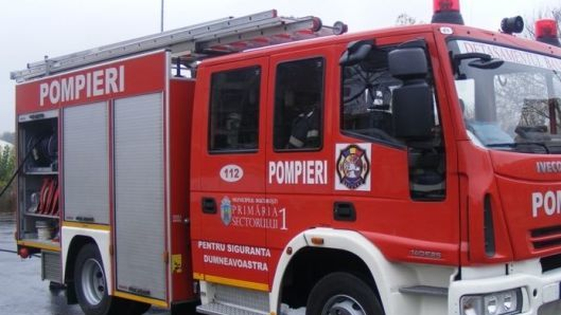 ULTIMĂ ORĂ! Un cămin al facultăţii de Farmacie din Capitală a LUAT FOC 