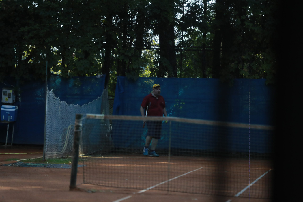 Mihai Constantin se relaxează la tenis
