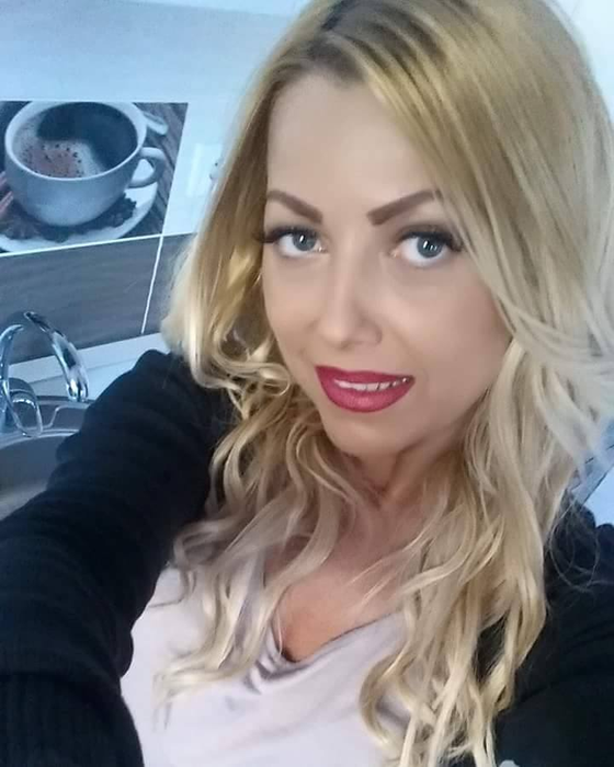 Jumătatea blondă a trupei are în prezent o familie frumoasă, dar nu a renunţat la muzică.