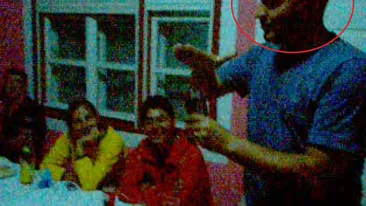 VIDEO scandalos! Directorul de la Protectia Copilului, filmat cand bea cot la cot cu minorii!