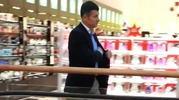 Nelutu Sabau, fotbalist din Generatia de Aur, se plimba singur si abatut prin mall!