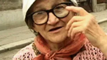 VIDEO Injuraturi de la bunica! Vezi aici cum o mamaie il distruge pe unu' la telefon care incerca sa faca misto de ea - Esti Satana, fir-ai tu a dracu' cu Satana ma-tii