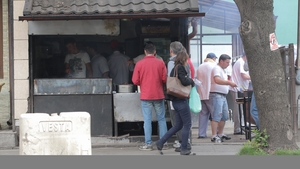 Cat costa un mic de 1 Mai! Romanii au luat cu asalt terasele si restaurantele!