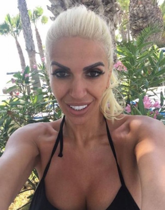 Nu face plajă pe litoralul românesc să nu o vadă românii. Șocant cum arată Raluca Bădulescu în costum de baie