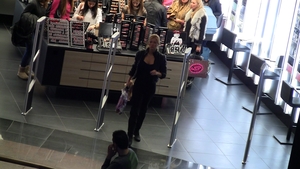 Simona Sensual, maraton cu ghinion prin mall! N-a gasit nimic nici pentru catel!