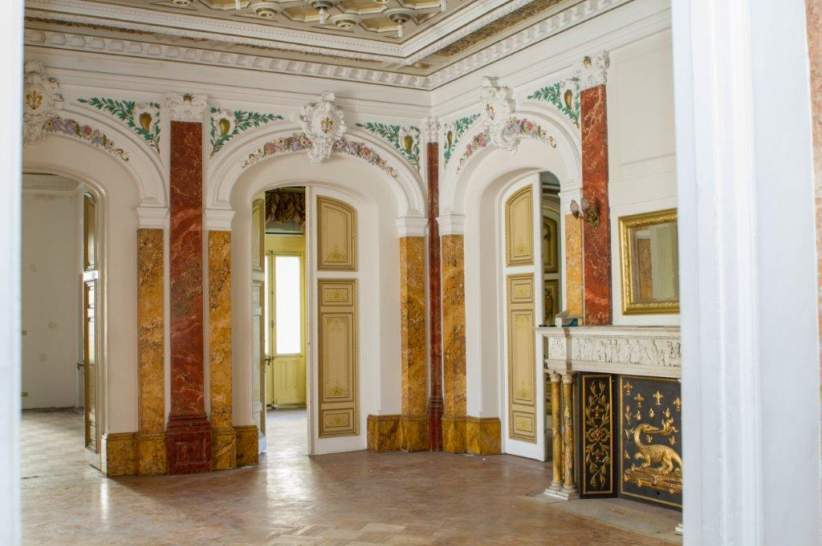 Interiorul vilei Edgar Mavrocordat, care a găzduit timp de mulţi ani sediul Ambasadei SUA la Bucureşti