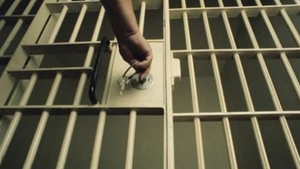 A apelat la o forma de protest extrema! Uite ce a facut un detinut de la Penitenciarul Rahova!