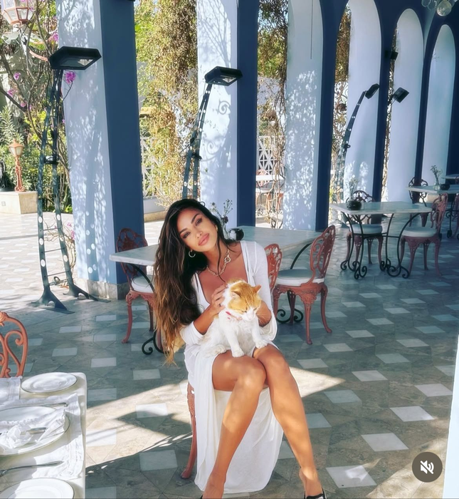 Mădălina Ghenea și-a ascuns „pușculița” în Popești-Leordeni! Firma modelului internațional, cu un singur angajat, a produs aproape 1 milion de euro