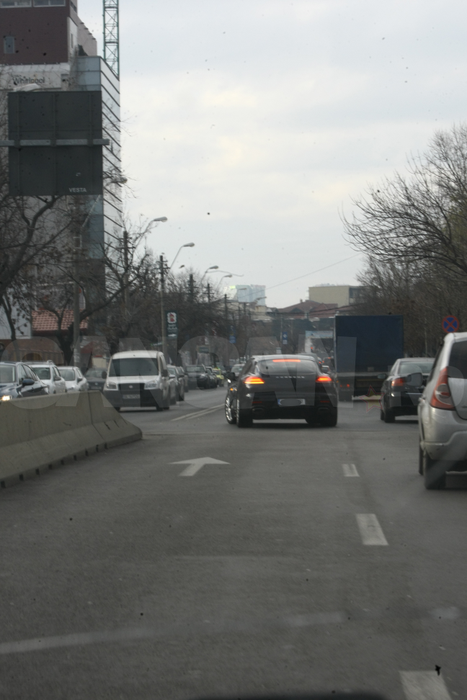 Soţia lui Ilie Năstase a păţit-o chiar de Anul Nou. S-a urcat în Porsche şi… l-a rupt în benzinărie!
