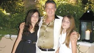 Fiica cea mare a lui Gigi Becali, supravegheata de la distanta! N-o scapa din ochi pe Teodora, dar ea nu-i simte prezenta!