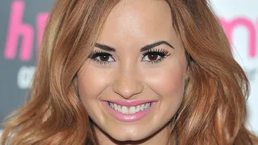 Schimbare RADICALA de look! Una dintre cele mai cunoscute artiste din lume s-a vopsit roz. Fanii sunt incantati