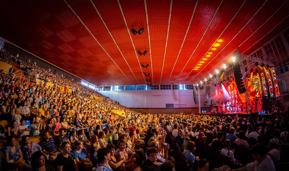 Andra susține concerte în fața a mii de oameni, iar show-ul este garantat