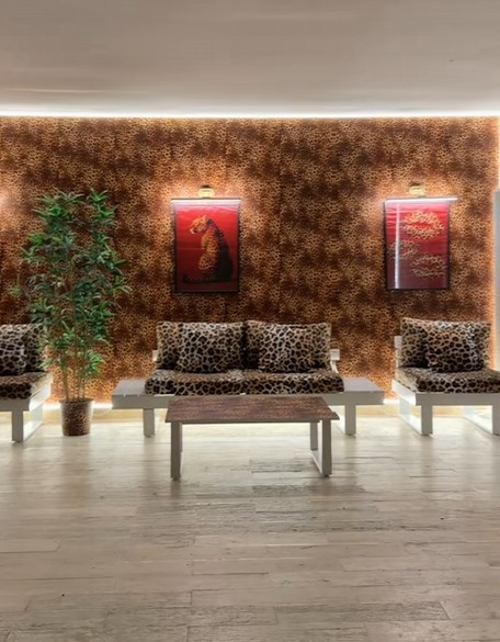 Andra Volos și-a amenajat o terasă inedită, inspirație animal print. Reacțiile internauților