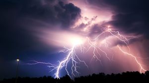 Prognoza meteo. ANM anunță ploi și descărcări electrice. Care sunt zonele vizate